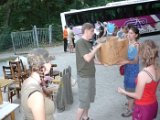 02 O ek van  autobus kone n  p ijel a zah jila se na e obl ben   innost -  et z